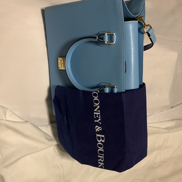 NWT Dooney & Bourke Blue Leather Satchel Bag with a Dust Bag. 10 x 11.5 x 5 “ - Picture 10 of 11